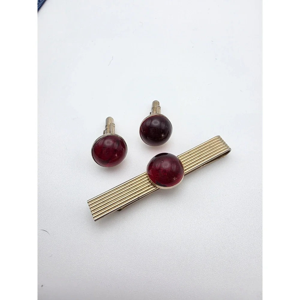 Vintage SWANK Cufflinks & Tie Clip Bar Set Blood Red Lucite Round Gold Tone Mens